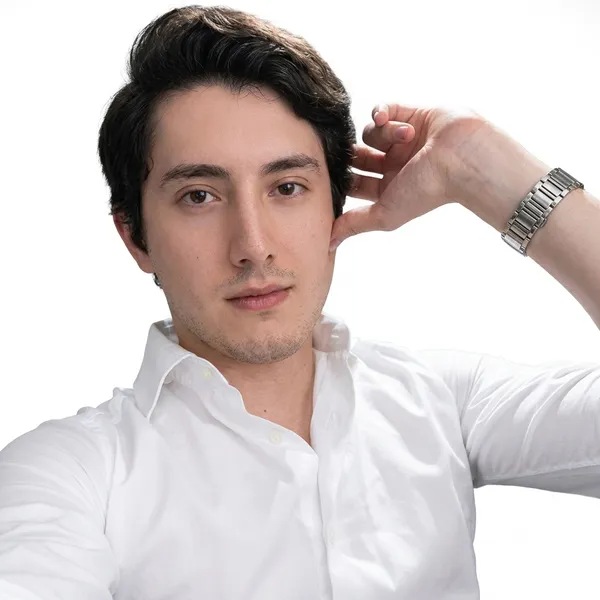 Carlos Montejano, joyero y fundador de Gold Shield, joyeria mexicana de oro real